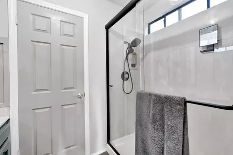 Bath - 42 Mckelvy Ave, Clovis, CA 93611 photo 3 of 3
