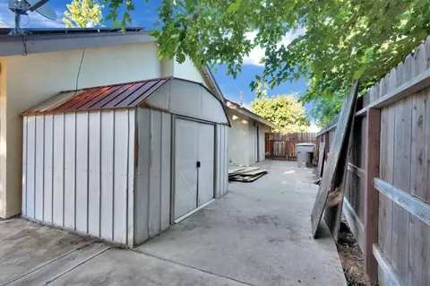 Exterior - 42 Mckelvy Ave, Clovis, CA 93611 photo 10 of 11
