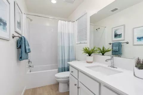 Bath - 6750 E Sentry Dr, Fresno, CA 93727 photo 4 of 4