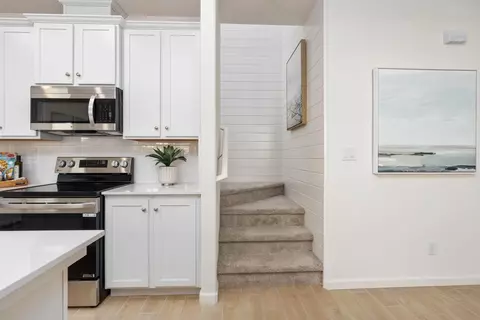 Entry Way - 6689 E Sentry Dr, Fresno, CA 93727 photo 4 of 4