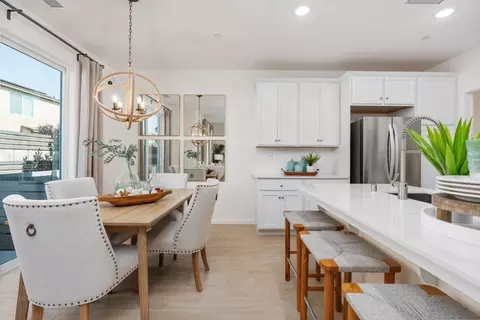 Dining - 6689 E Sentry Dr, Fresno, CA 93727 photo 2 of 3