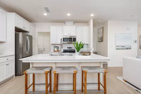 Kitchen - 6689 E Sentry Dr, Fresno, CA 93727 photo 3 of 9