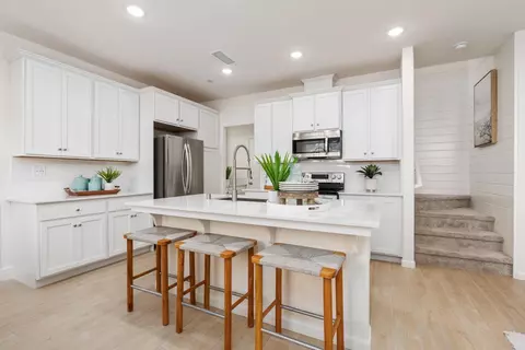 Kitchen - 6689 E Sentry Dr, Fresno, CA 93727 photo 2 of 9