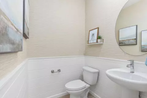 Bath - 6689 E Sentry Dr, Fresno, CA 93727 photo 1 of 4