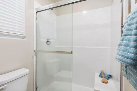 Bath - 6689 E Sentry Dr, Fresno, CA 93727 photo 3 of 4