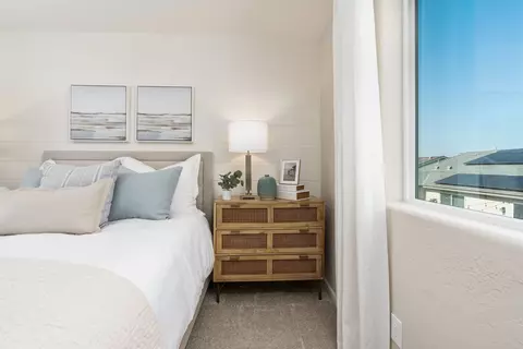 Bedroom - 6689 E Sentry Dr, Fresno, CA 93727 photo 3 of 6