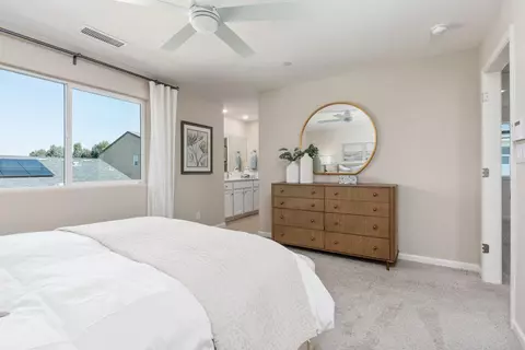 Bedroom - 6689 E Sentry Dr, Fresno, CA 93727 photo 4 of 6