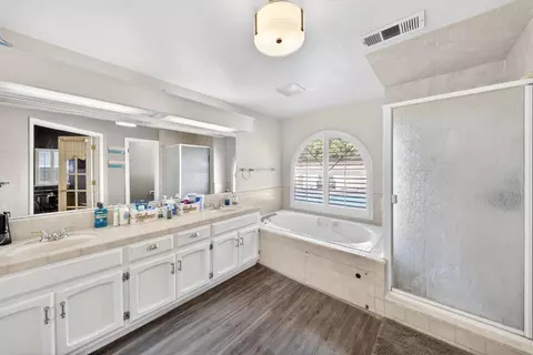 Bath - 1120 Paseo Verde Dr, Merced, CA 95348 photo 2 of 4