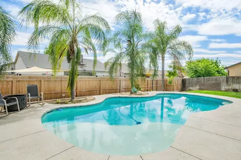 600 W Lake St, Kingsburg, CA 93631