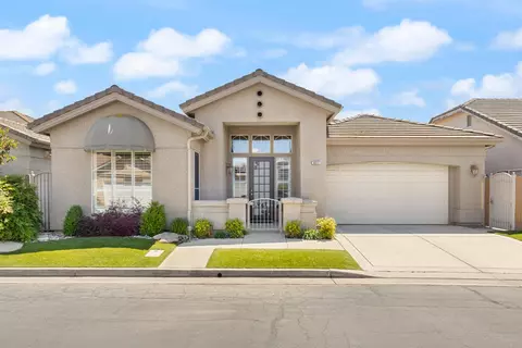 851 E Mill Creek Dr, Fresno, CA 93720