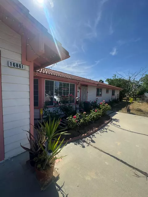 16861 Karen Rd, Madera, CA 93636
