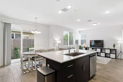 Kitchen - 479 Farmhouse Ln, Clovis, CA 93619 photo 7 of 7