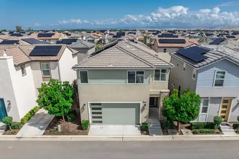 View/Area - 479 Farmhouse Ln, Clovis, CA 93619 photo 7 of 9