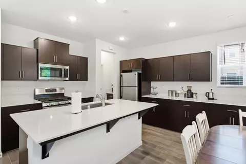 Kitchen - 479 Farmhouse Ln, Clovis, CA 93619 photo 1 of 7