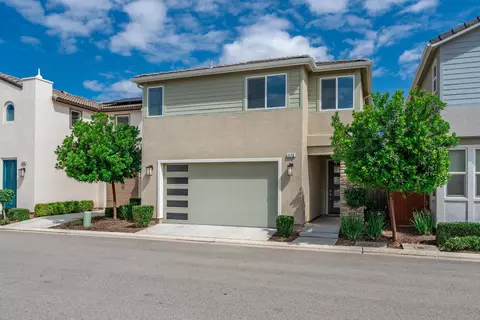 479 Farmhouse Ln, Clovis, CA 93619