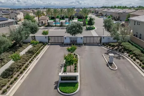 View/Area - 479 Farmhouse Ln, Clovis, CA 93619 photo 6 of 9