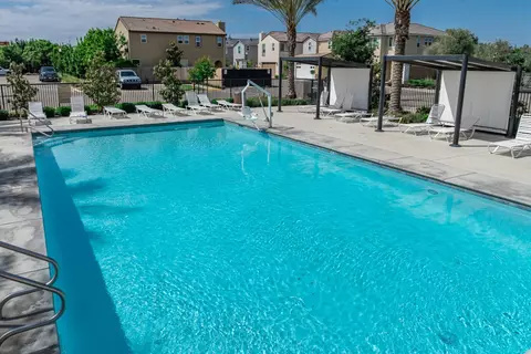 Exterior - 479 Farmhouse Ln, Clovis, CA 93619 photo 7 of 8