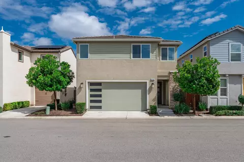 479 Farmhouse Ln, Clovis, CA 93619