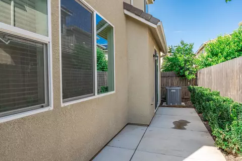 Exterior - 479 Farmhouse Ln, Clovis, CA 93619 photo 3 of 8