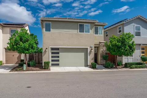 Exterior - 479 Farmhouse Ln, Clovis, CA 93619 photo 8 of 8