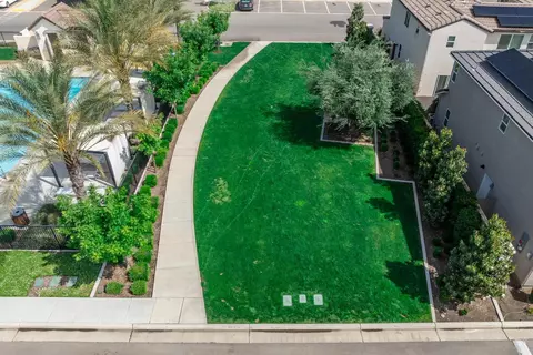 View/Area - 479 Farmhouse Ln, Clovis, CA 93619 photo 5 of 9