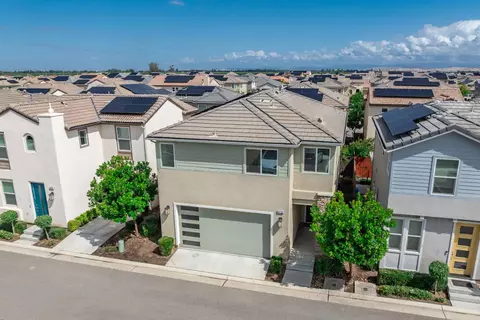 View/Area - 479 Farmhouse Ln, Clovis, CA 93619 photo 8 of 9