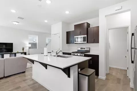 Kitchen - 479 Farmhouse Ln, Clovis, CA 93619 photo 4 of 7