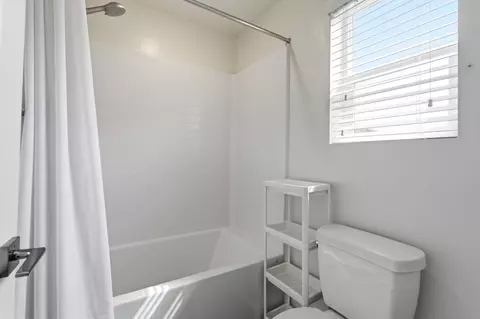 Bath - 479 Farmhouse Ln, Clovis, CA 93619 photo 5 of 5