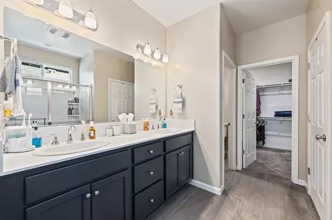 Entry Way - 174 S Karen Ave, Kerman, CA 93630 photo 3 of 6