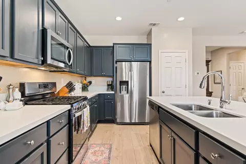 Kitchen - 174 S Karen Ave, Kerman, CA 93630 photo 4 of 4