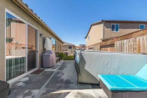 Exterior - 174 S Karen Ave, Kerman, CA 93630 photo 6 of 6