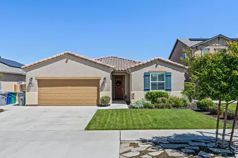 174 S Karen Ave, Kerman, CA 93630