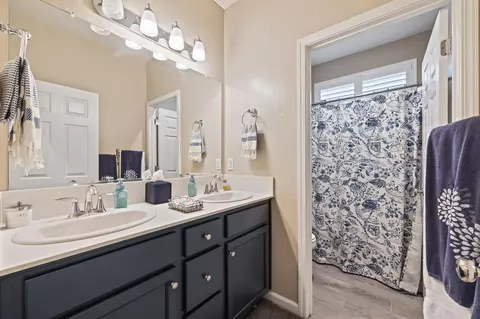 Entry Way - 174 S Karen Ave, Kerman, CA 93630 photo 5 of 6