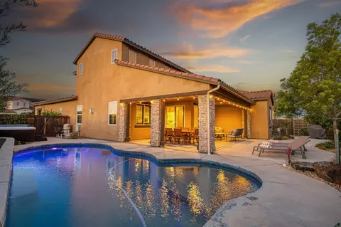 912 Vineyard Ct, Madera, CA 93636