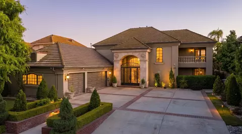 2635 W Lake Van Ness Cir, Fresno, CA 93711
