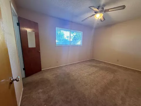 257 N Roberts Pl, Dinuba, CA 93618