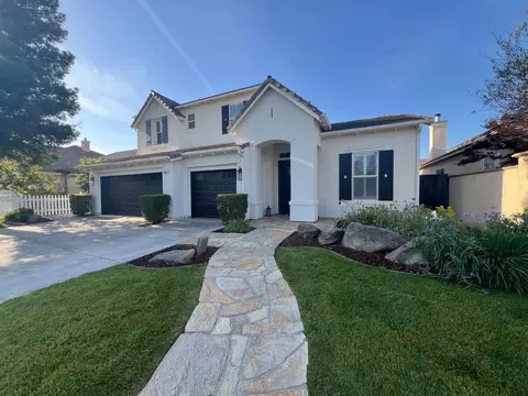 1902 Everglade Ave, Clovis, CA 93619