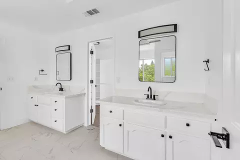 Bath - 1887 Polson Ave, Clovis, CA 93611 photo 3 of 7