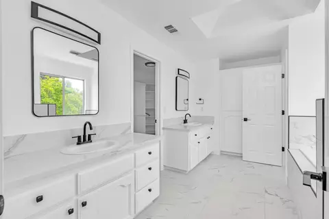 Bath - 1887 Polson Ave, Clovis, CA 93611 photo 2 of 7