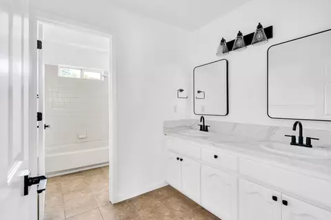 Bath - 1887 Polson Ave, Clovis, CA 93611 photo 6 of 7