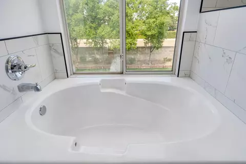Bath - 1887 Polson Ave, Clovis, CA 93611 photo 5 of 7