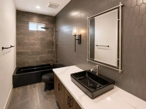 Bath - 6347 E Adena Ave, Fresno, CA 93727 photo 2 of 5