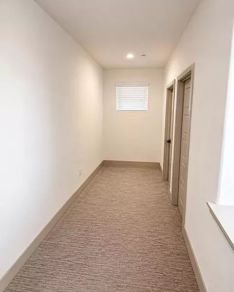 Entry Way - 6347 E Adena Ave, Fresno, CA 93727 photo 2 of 4