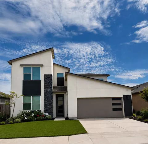 Exterior - 6347 E Adena Ave, Fresno, CA 93727 photo 2 of 3