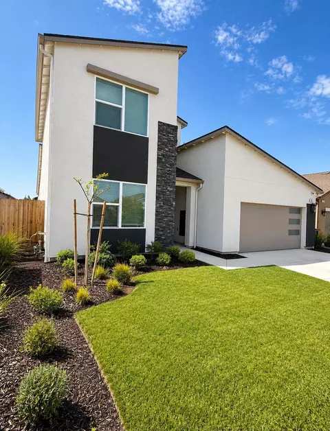 6347 E Adena Ave, Fresno, CA 93727