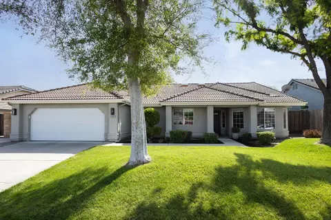 2609 Pine Castle Dr, Hanford, CA 93230