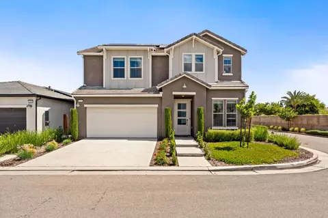 1396 E Via Prato Dr, Fresno, CA 93730