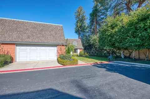 2806 W Kensington Ln, Fresno, CA 93711