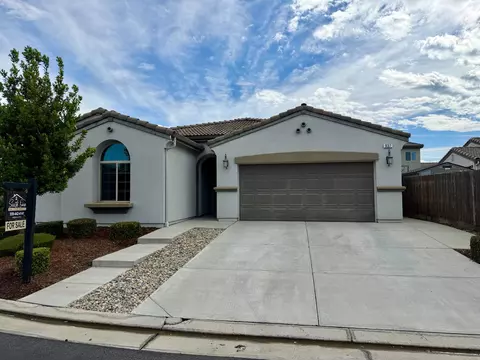 937 Lindsay, Clovis, CA 93619