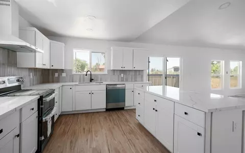 Kitchen - 15758 Mark Rd, Madera, CA 93636 photo 4 of 4
